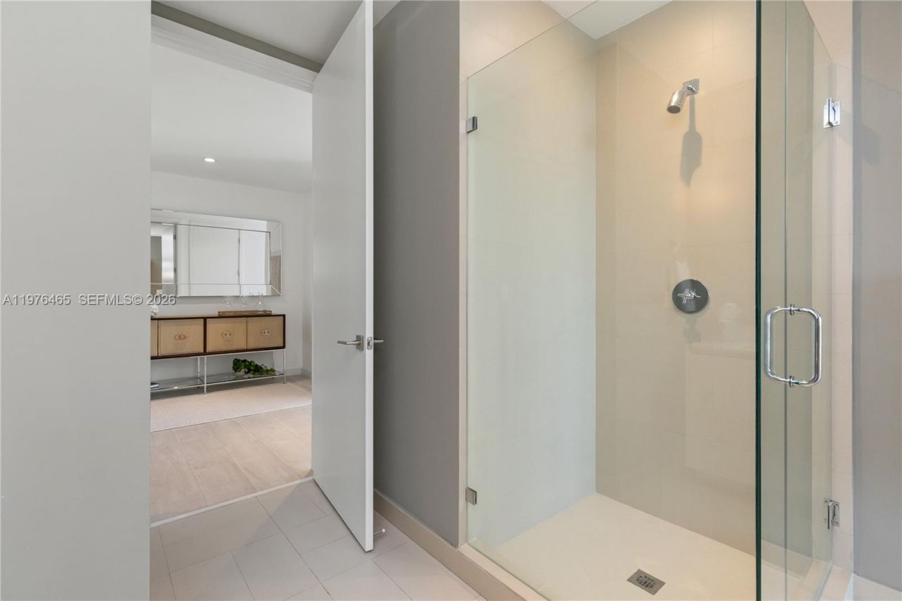 2831 S Bayshore Dr , Unit 808, Miami, FL 33133 Photo