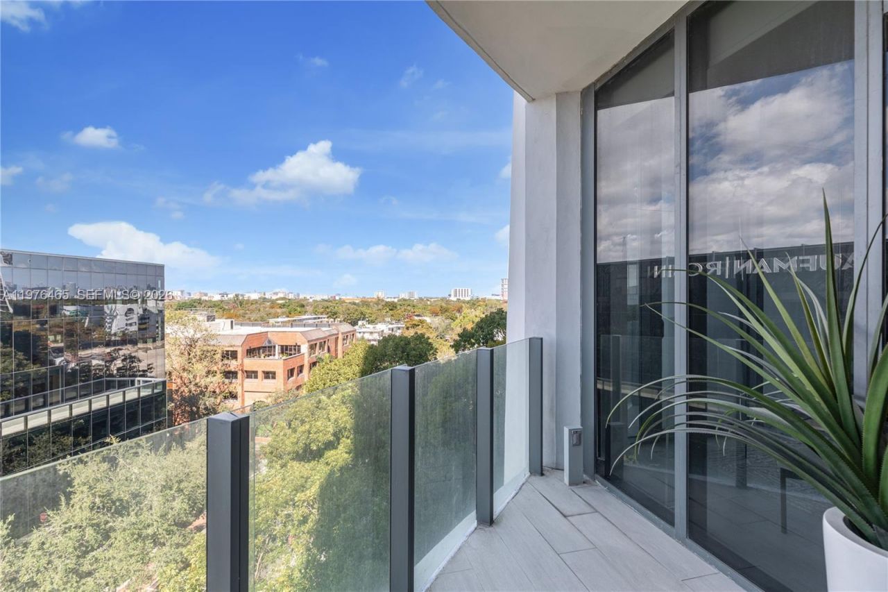 2831 S Bayshore Dr , Unit 808, Miami, FL 33133 Photo