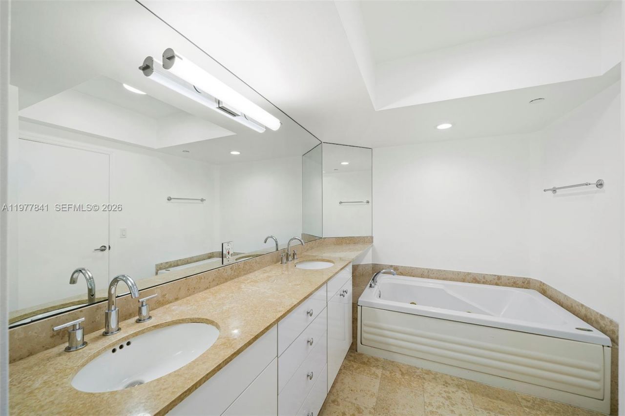 4775 Collins Ave, Unit 2507, Miami Beach, FL 33140 Photo