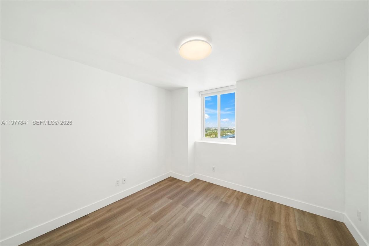 4775 Collins Ave, Unit 2507, Miami Beach, FL 33140 Photo