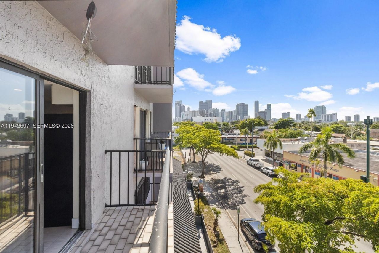 777 SW 9th Ave, Unit 413, Miami, FL 33130 Main Photo