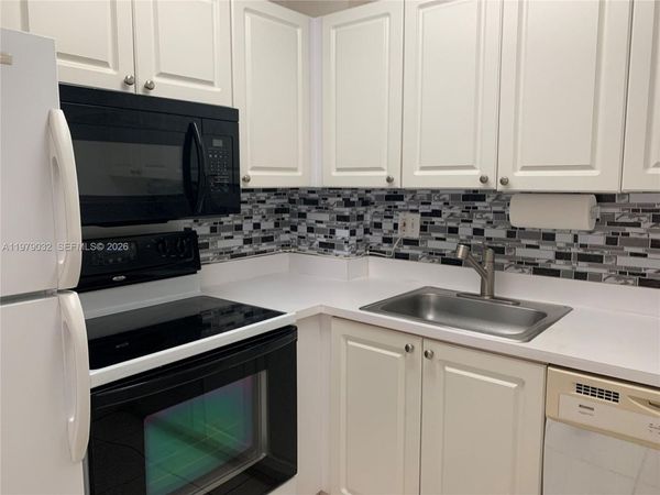 9360 Fontainebleau Blvd , Unit 406, Miami, FL 33172