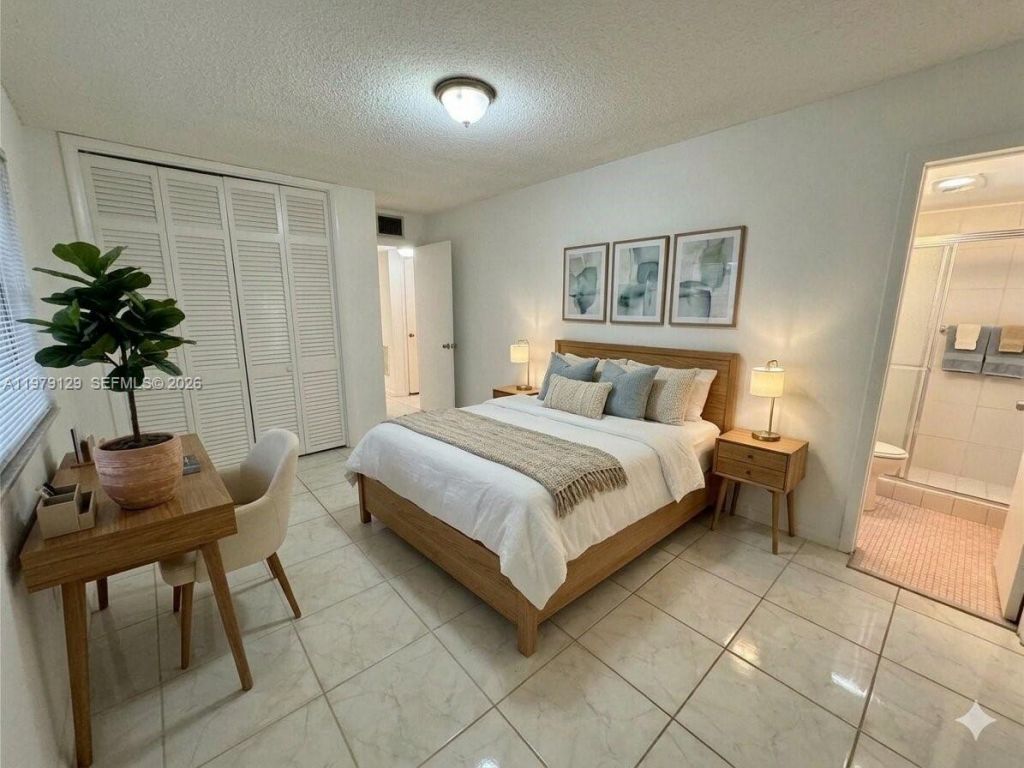 2005 Jefferson St , Unit 205, Hollywood, FL 33020 Photo