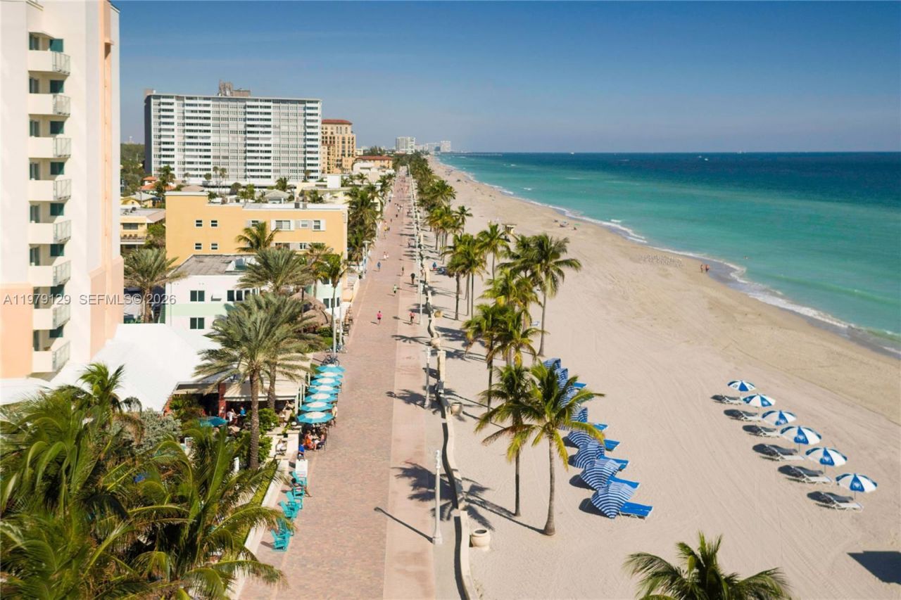 2005 Jefferson St , Unit 205, Hollywood, FL 33020 Photo