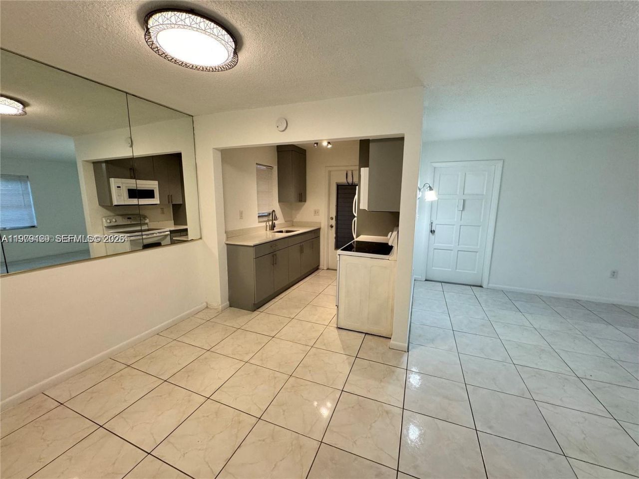 2005 Jefferson St , Unit 205, Hollywood, FL 33020 Photo