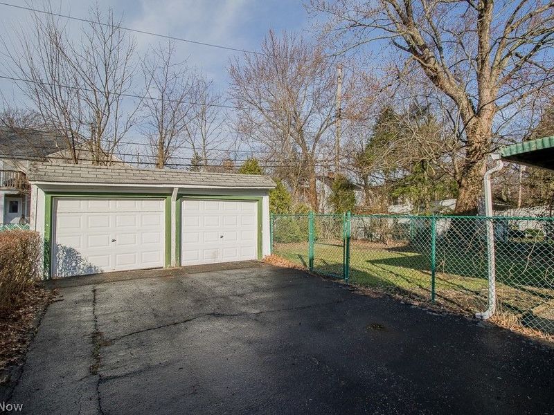 1376 Avondale Road, Cleveland, OH 44121 Photo 3