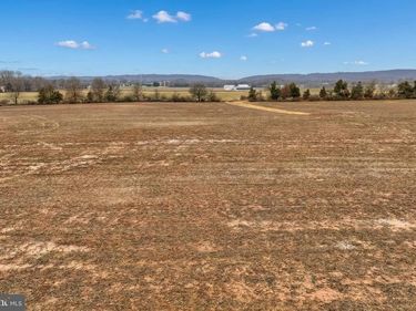 4275 W CANAL ROAD, DOVER, PA 17315