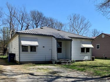 815 S Hickory Street, Nowata, OK 74048