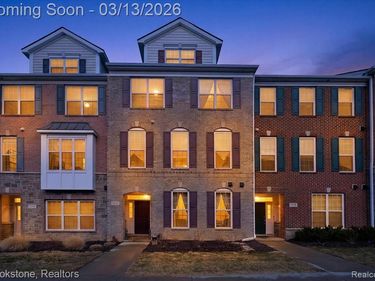 2721 S Spurway Drive, Ann Arbor, MI 48105