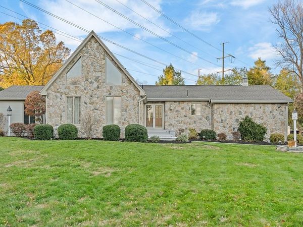 86 Willow Brook Drive, Agawam, MA 01001