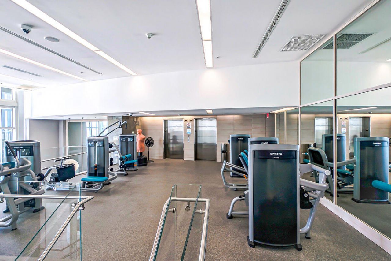 18201 Collins Avenue, Sunny Isles Beach, FL 33160 Photo