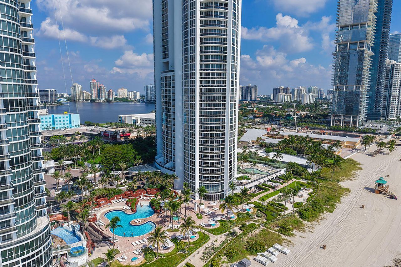 18201 Collins Avenue, Sunny Isles Beach, FL 33160 Photo