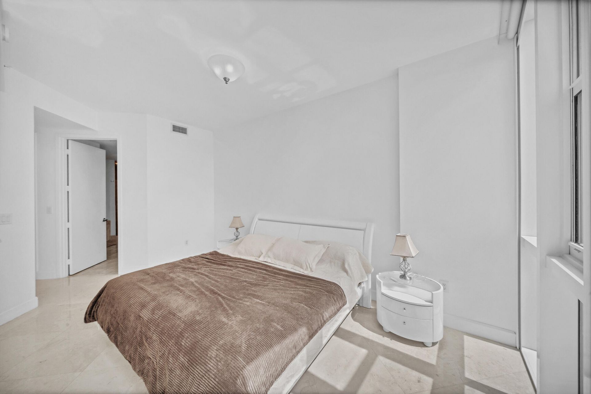 18201 Collins Avenue, Sunny Isles Beach, FL 33160 Photo