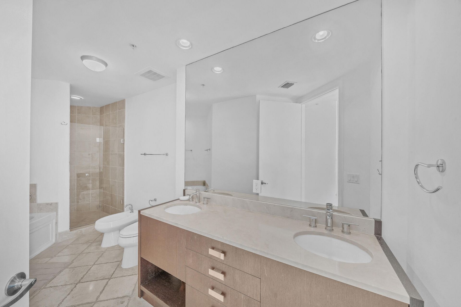 18201 Collins Avenue, Sunny Isles Beach, FL 33160 Photo