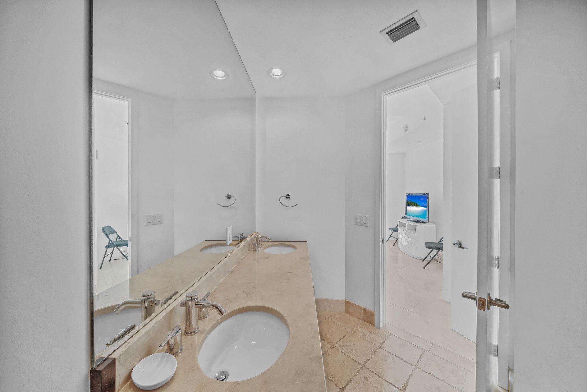 18201 Collins Avenue, Sunny Isles Beach, FL 33160 Photo