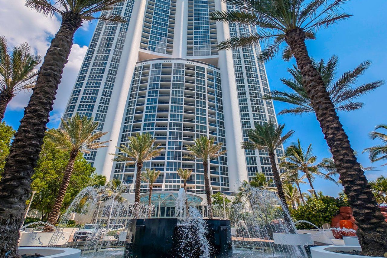 18201 Collins Avenue, Sunny Isles Beach, FL 33160 Photo