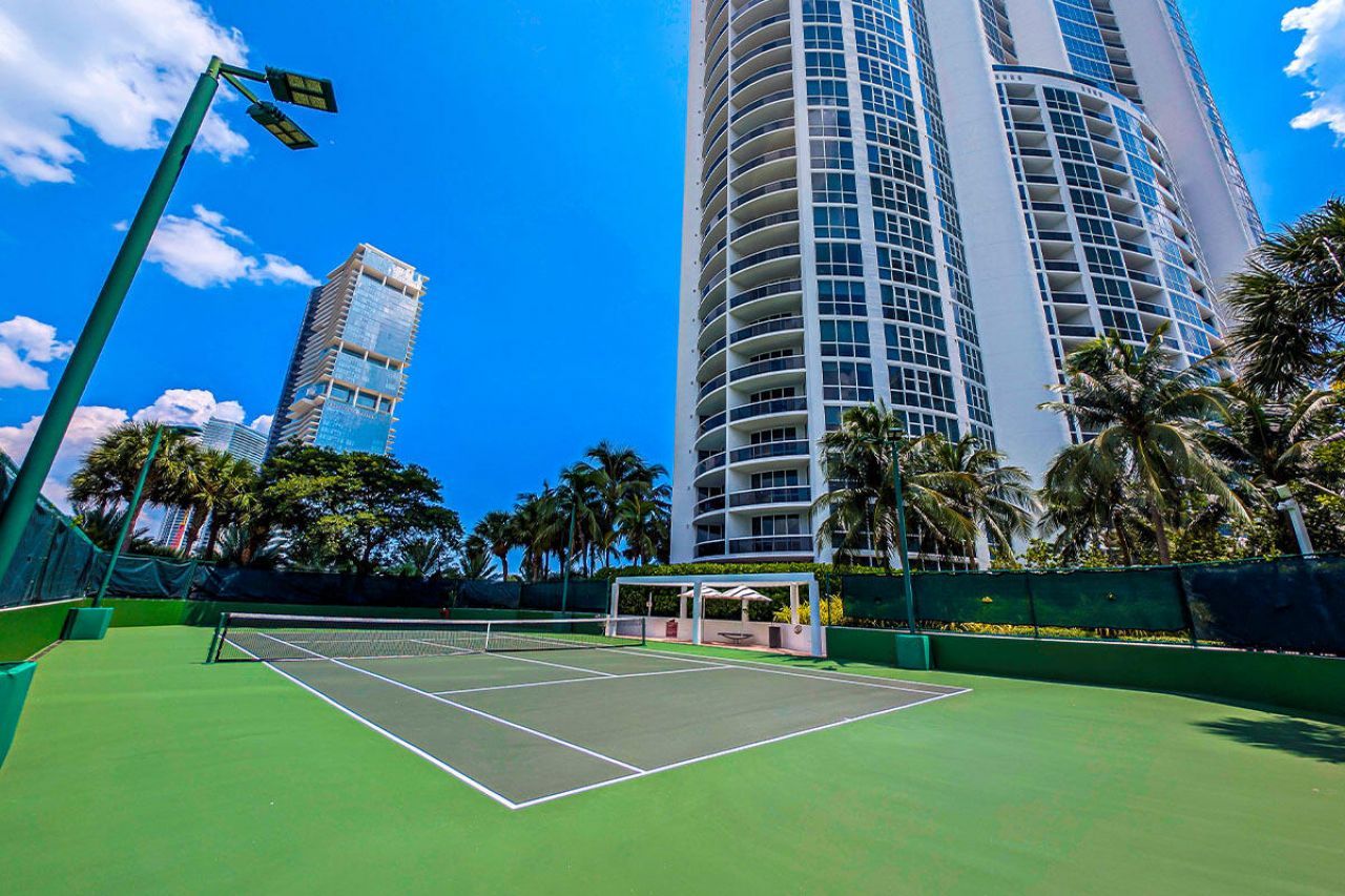 18201 Collins Avenue, Sunny Isles Beach, FL 33160 Photo
