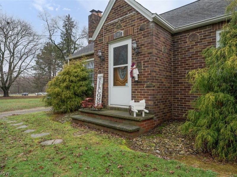 1402 S Chapel Street, Louisville, OH 44641 Photo 2