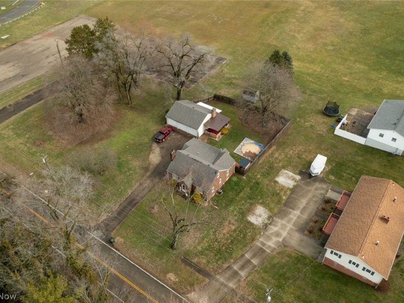 1402 S Chapel Street, Louisville, OH 44641 Photo 3