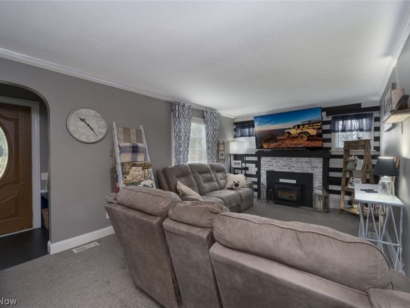 1402 S Chapel Street, Louisville, OH 44641 Photo 4