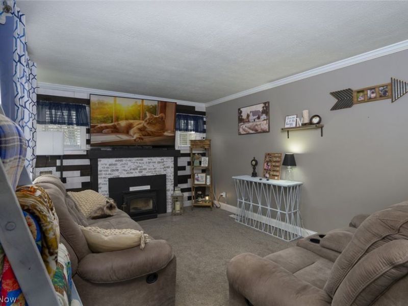 1402 S Chapel Street, Louisville, OH 44641 Photo 5