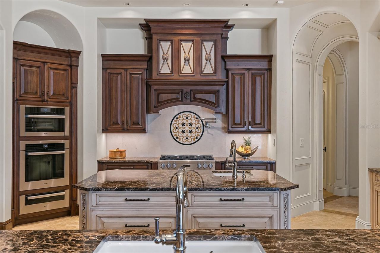 6142 Grosvenor Shore Drive, Windermere, FL 34786 Photo