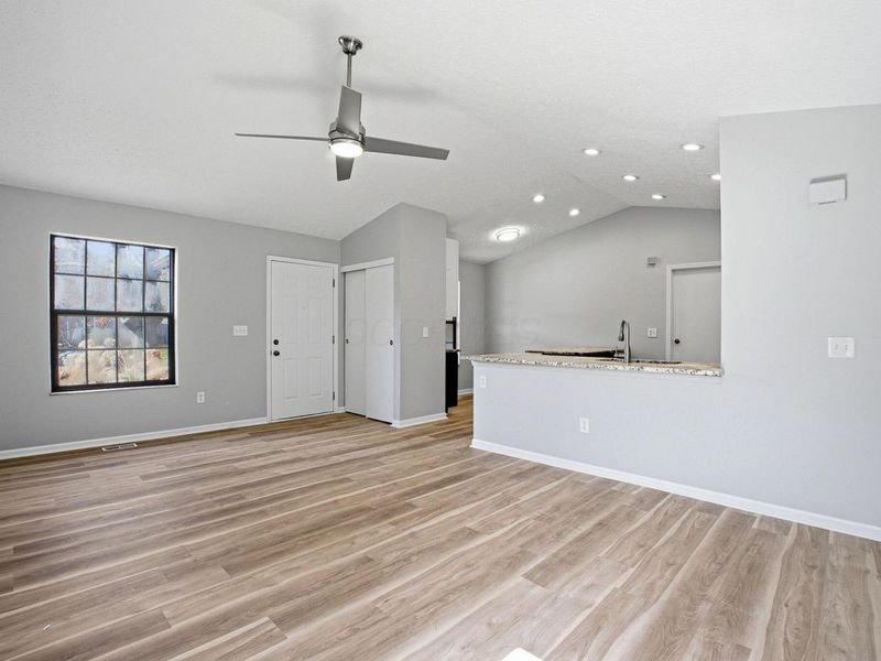 3153 Bowdoin Circle, Columbus, OH 43204 Photo 9