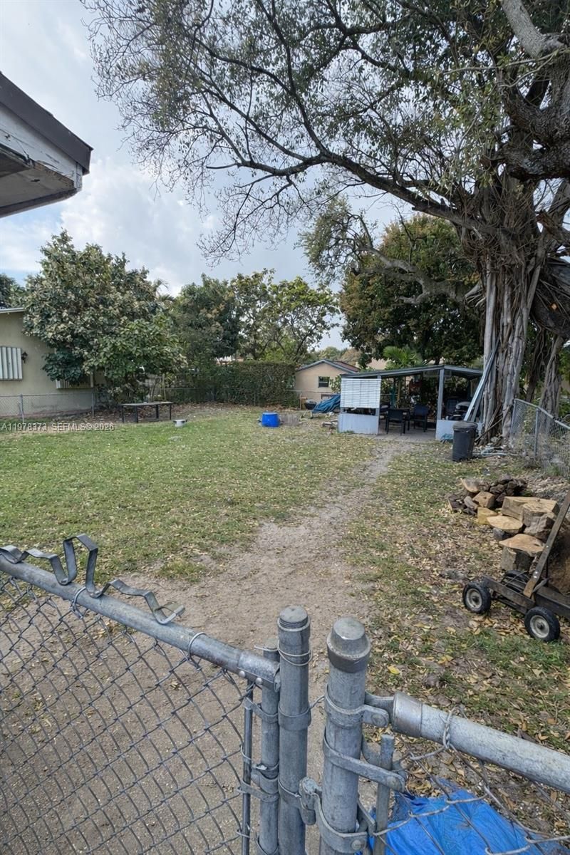 330 NW 23rd Ct, Miami, FL 33125 Photo