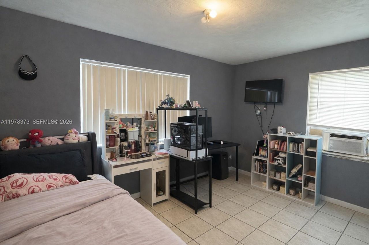 330 NW 23rd Ct, Miami, FL 33125 Photo