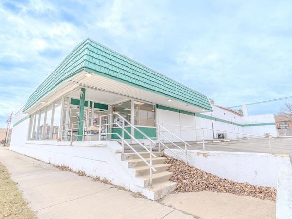 300 N Main Street, Veedersburg, IN 47987