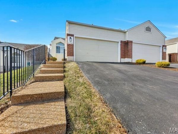 1738 Highview Circle Court, Ballwin, MO 63021