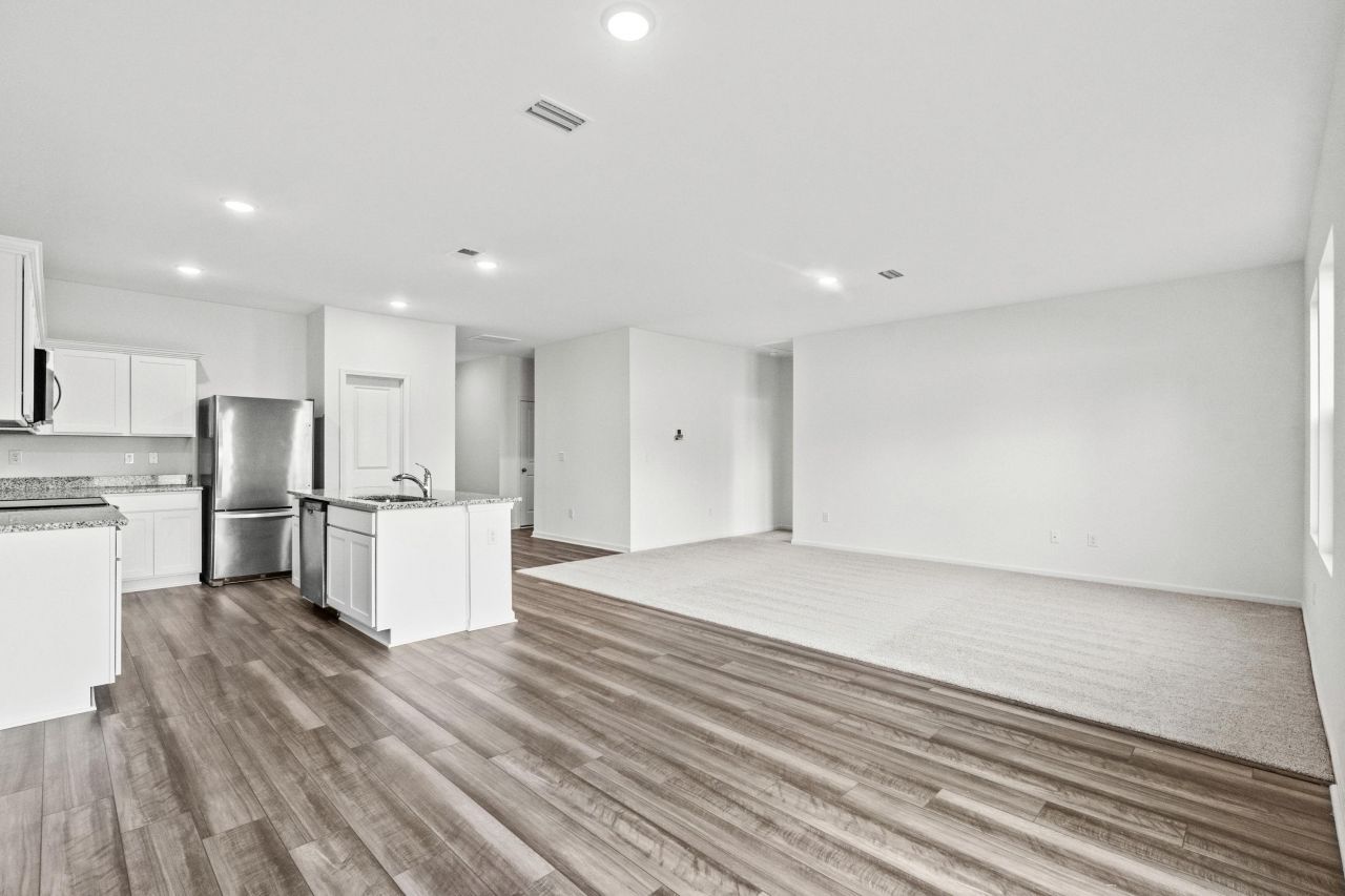 501 Silver Pidgeon St Photo 17