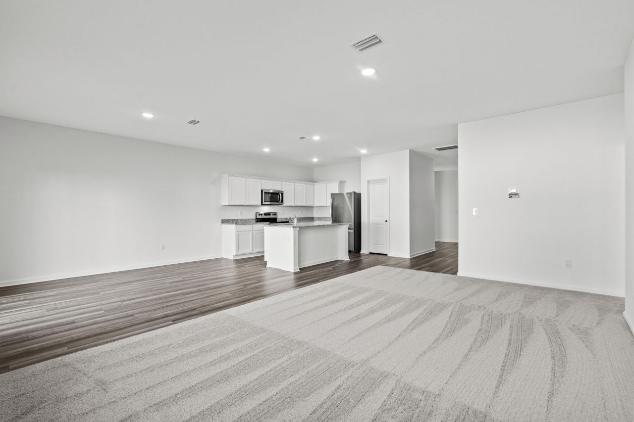 501 Silver Pidgeon St Photo 9