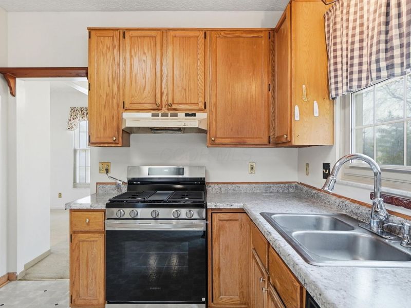 393 Canterbury Court, Westerville, OH 43082 Photo 13