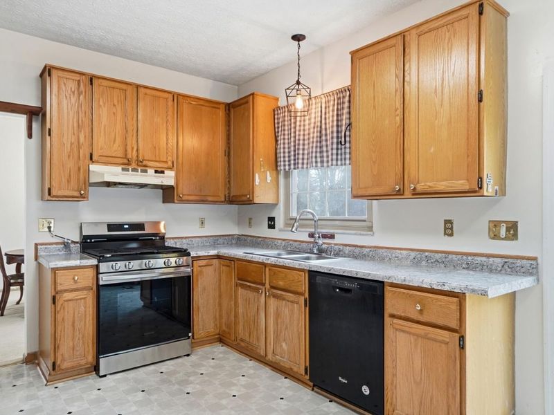 393 Canterbury Court, Westerville, OH 43082 Photo 18