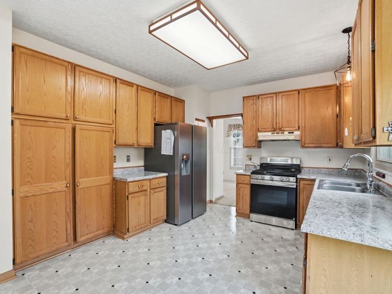 393 Canterbury Court, Westerville, OH 43082 Photo 19