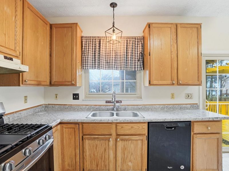 393 Canterbury Court, Westerville, OH 43082 Photo 21