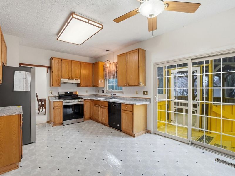 393 Canterbury Court, Westerville, OH 43082 Photo 22