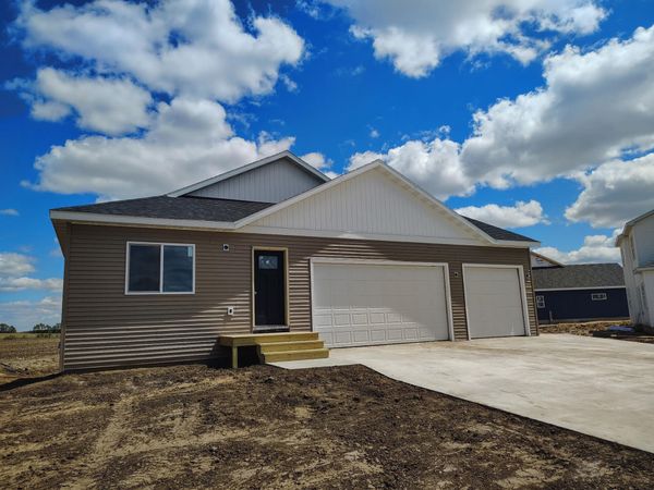 997 Bell Circle, Arlington, WI 53911