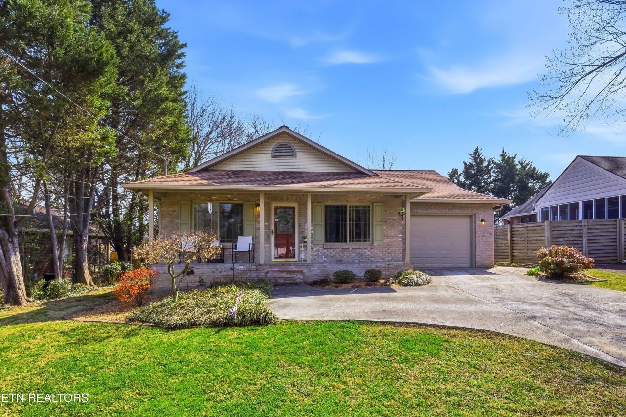 2816 Fairmont Blvd, Knoxville, TN 37917 Main Photo