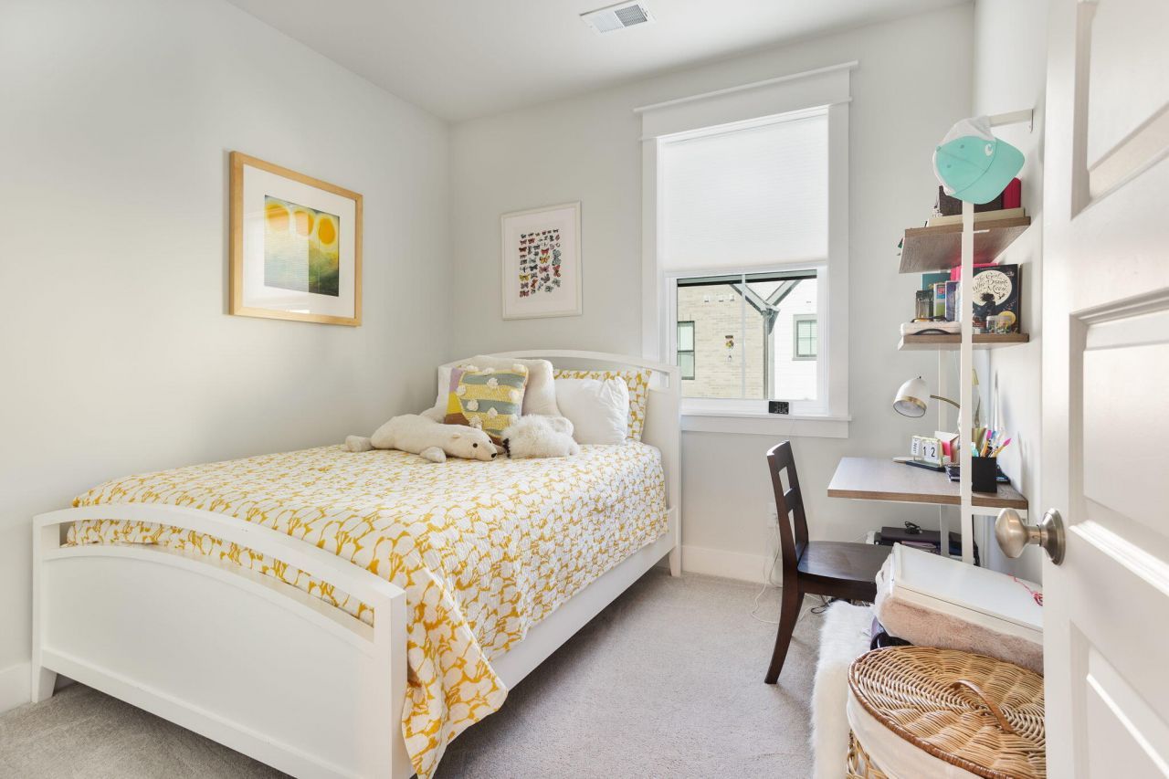 1515 Martel Street Photo 22