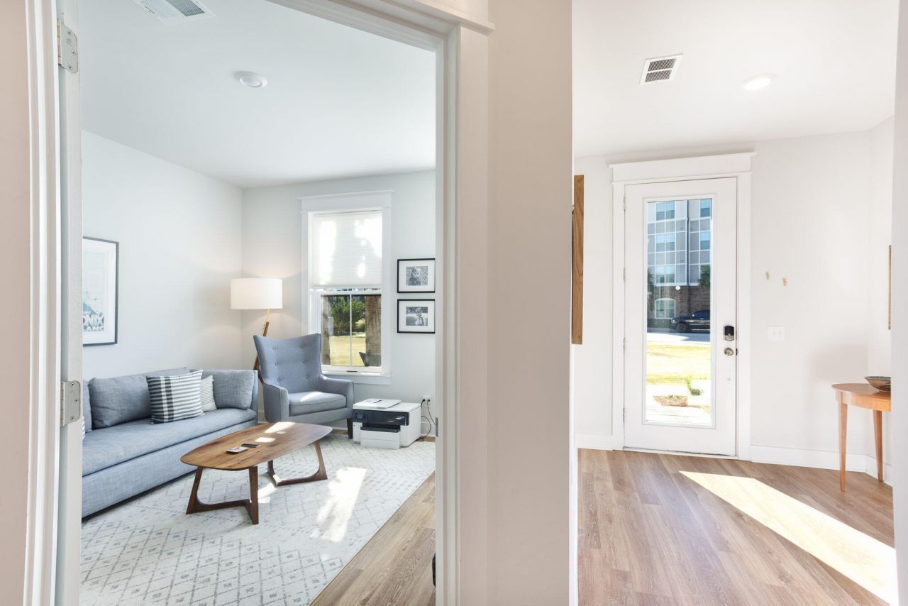 1515 Martel Street Photo 4