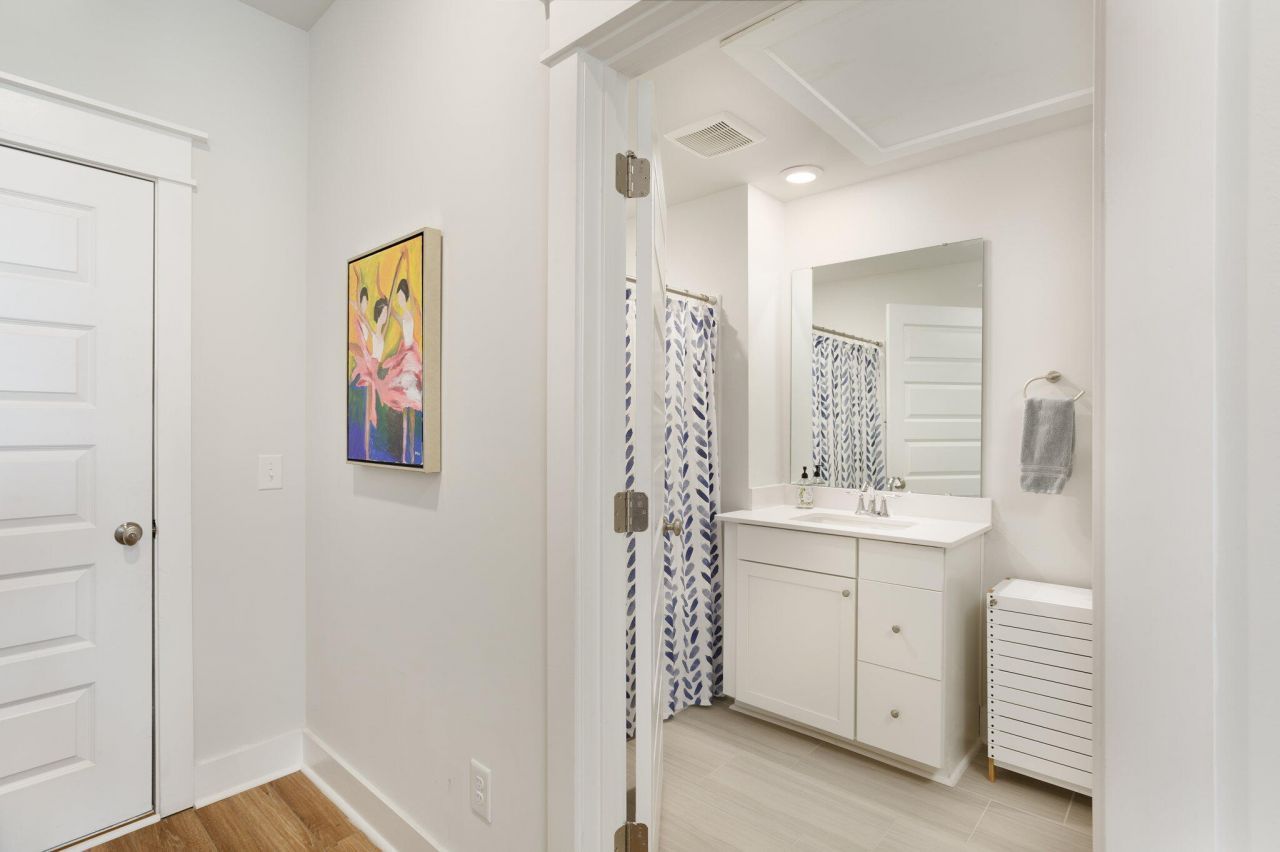 1515 Martel Street Photo 7