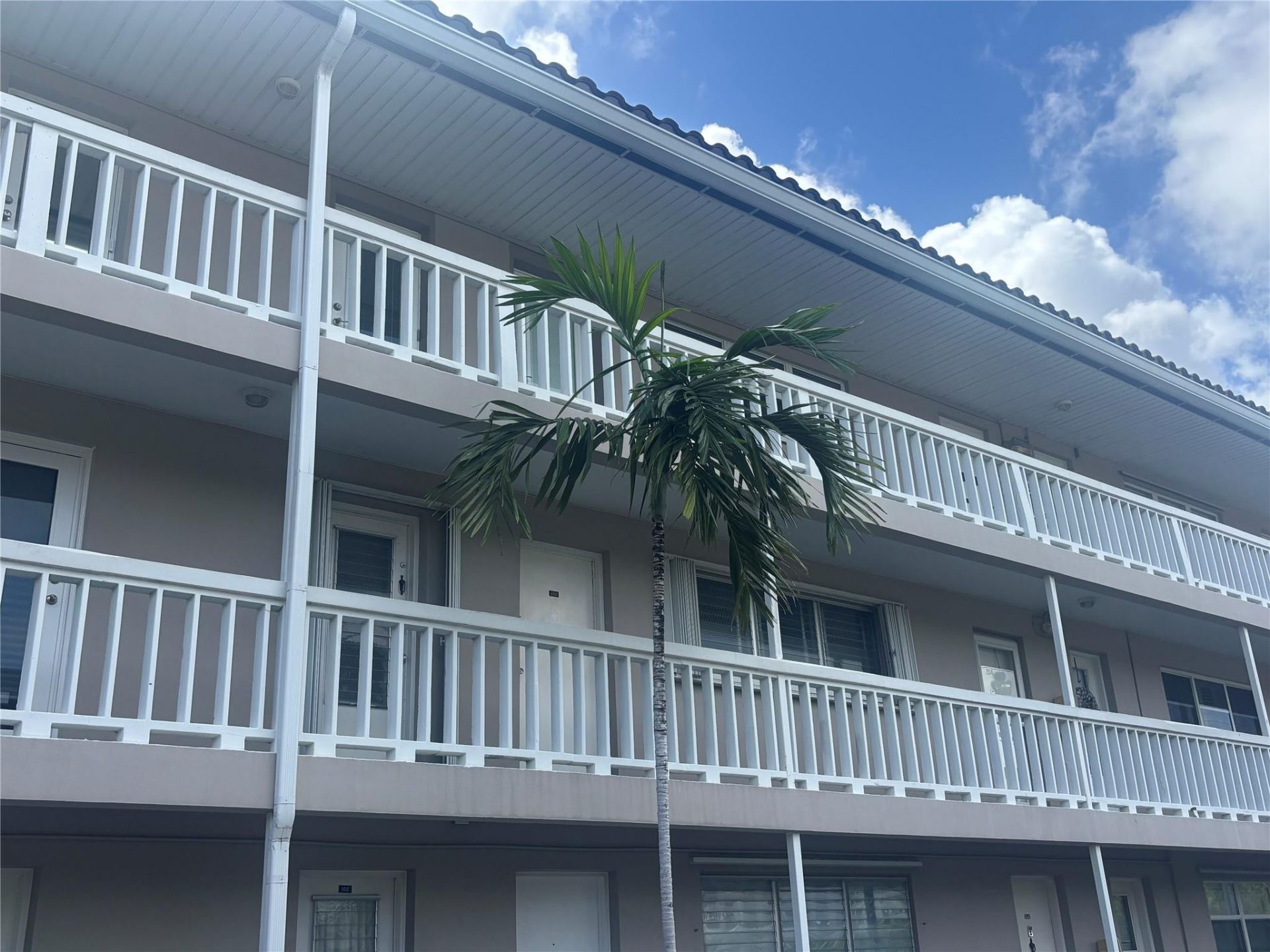 900 SW 12th Street, Unit 202, Fort Lauderdale, FL 33315 Photo