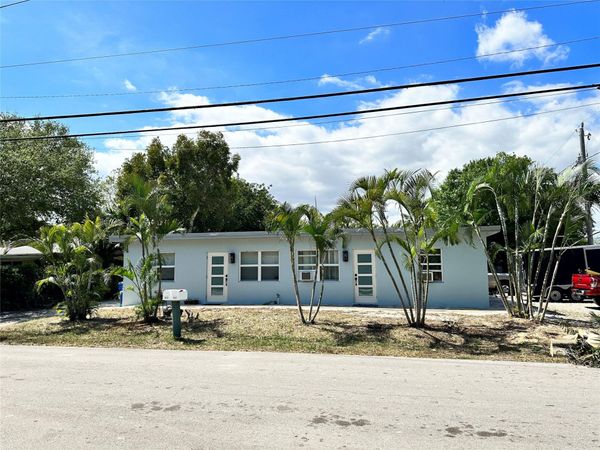 3431 NE 13th Ave, Oakland Park, FL 33334