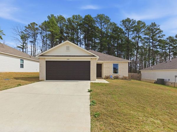 1280 Meadows Dr , Benton, AR 72019