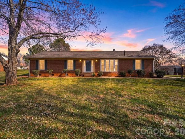 2010 Elizabeth Avenue , Hickory, NC 28602