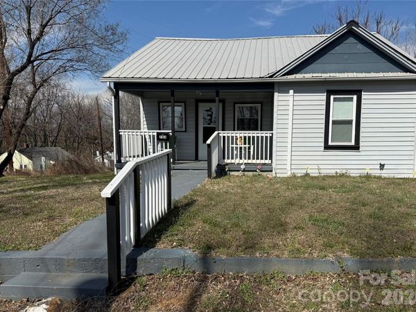 703 Stage Street NW, Lenoir, NC 28645