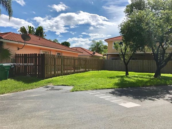5758 NW 97th Pl, Doral, FL 33178