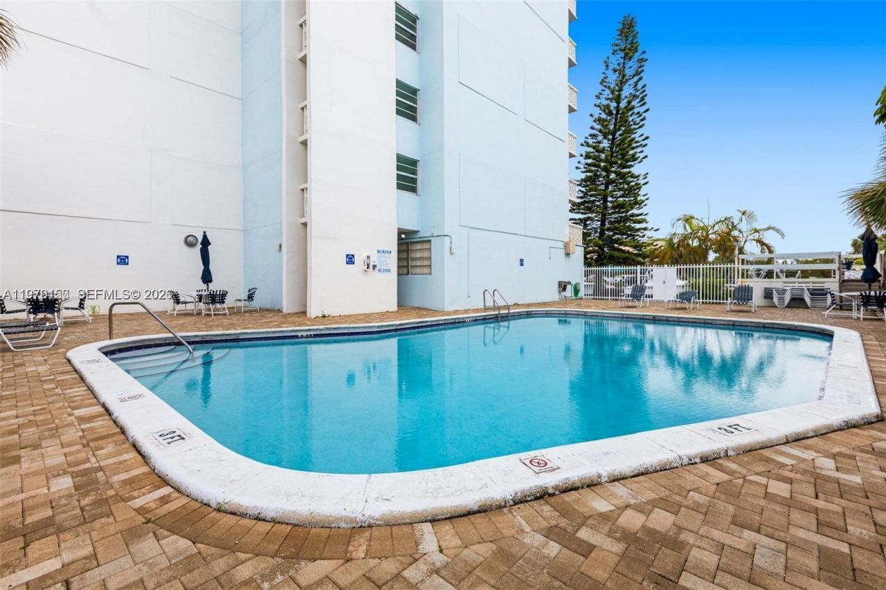 13155 Ixora Ct, Unit 406, North Miami, FL 33181 Photo